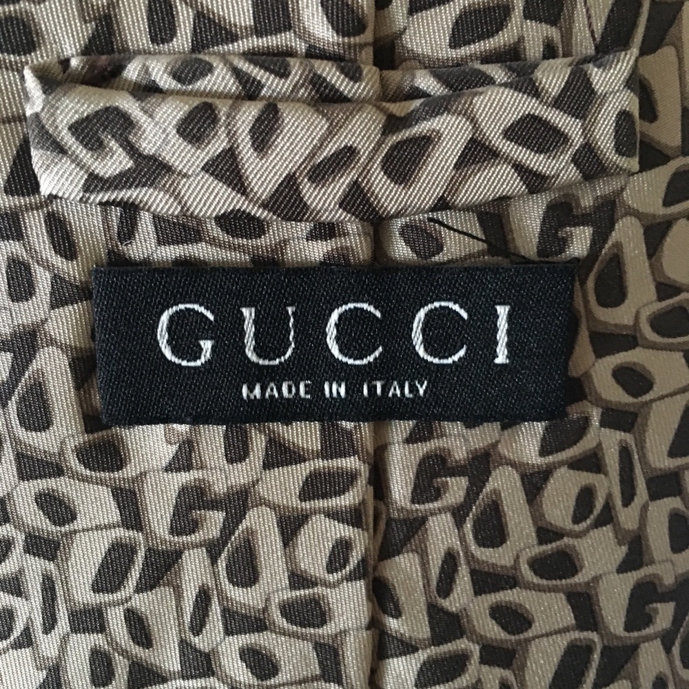 Unique, stylish Gucci tie in excellent condition